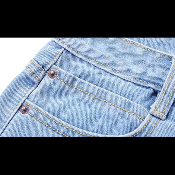 Woman’s / Junior’s High Waisted Jean Shorts - L - Picture 4 of 4